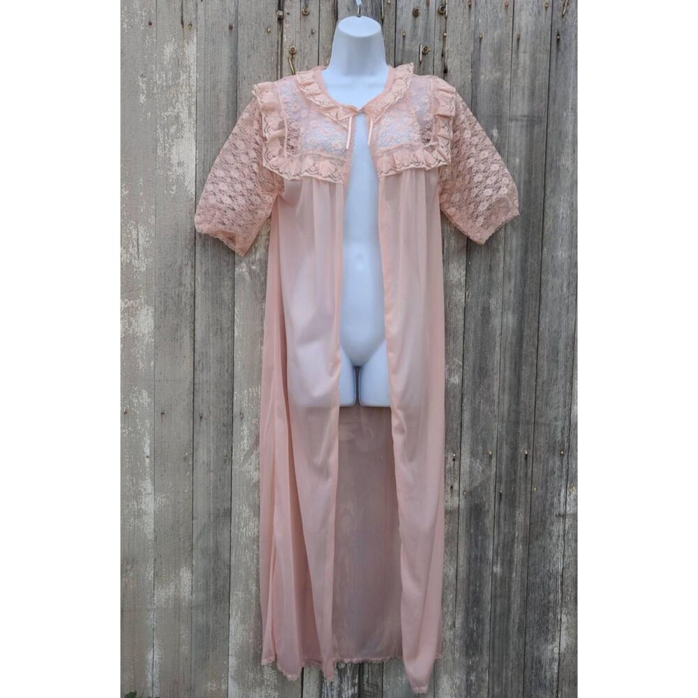 Vintage 1970s St Michaels Peach Lace and Nylon Peignoir / Robe